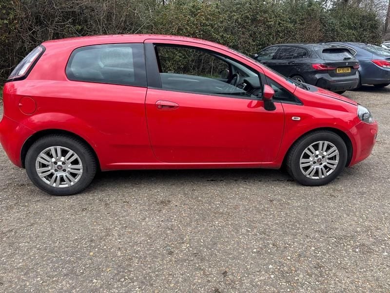 Used Fiat Punto Easy 85 HP (62 kW) 2013 Red Hatchback