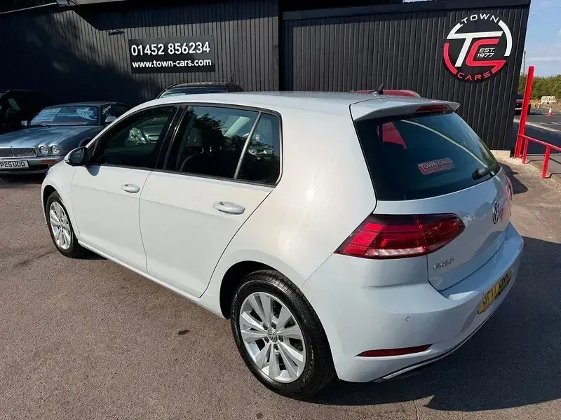 Used VW Golf VII SE 115 HP (84 kW) 2017 Silver Hatchback