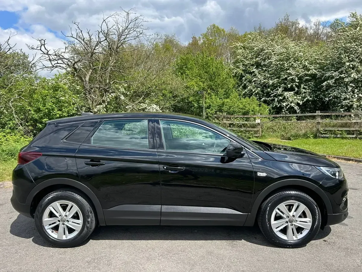Used Vauxhall Grandland X 130 HP (95 kW) 2018 Black SUV