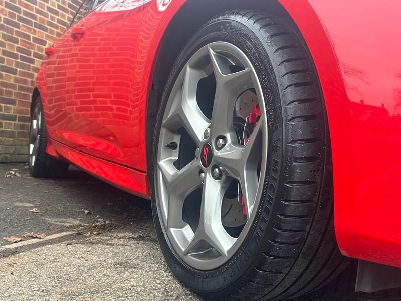 Used Ford Focus ST 2012 Red Estate