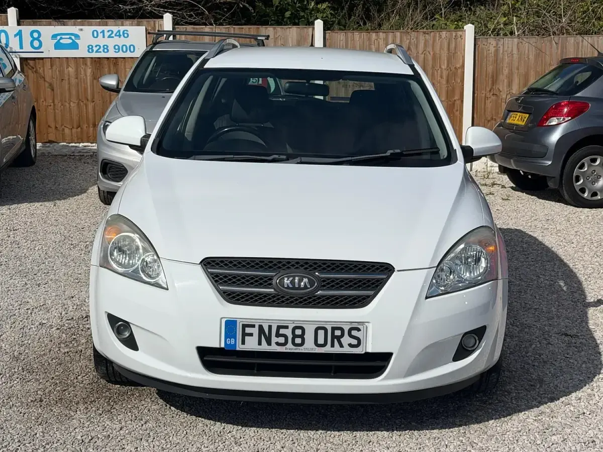 Used Kia Ceed 2008 White Hatchback