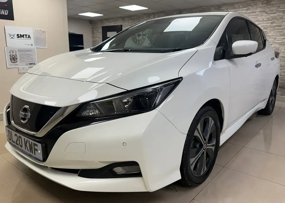 Used Nissan Leaf N-Connecta 110 kW (150 HP) 2020 White Hatchback
