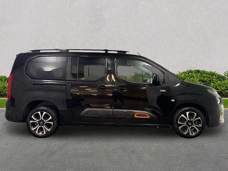 Used Citroën Berlingo XTR 128 HP (94 kW) 2022 Black MPV