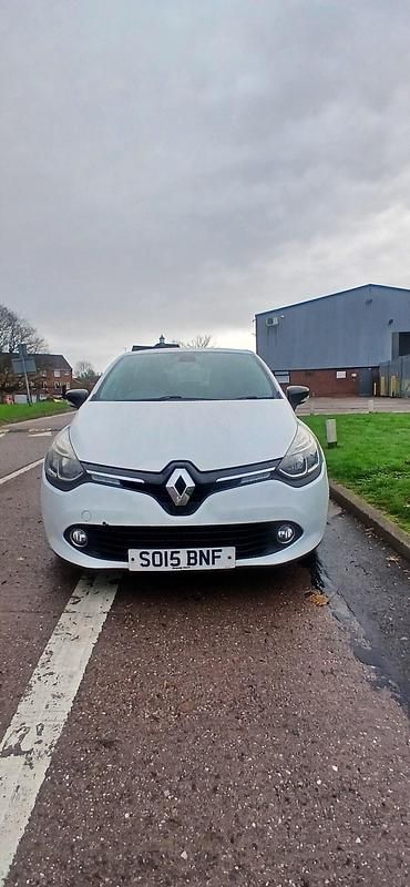 White Used 2015 Renault Clio IV Dynamique Hatchback | £2,850 (Super price) - Image 1/4