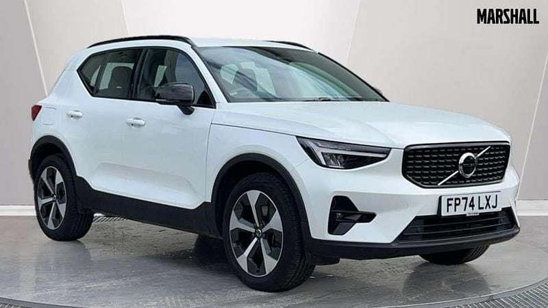White Used 2025 Volvo XC40 Plus SUV | £33,250 (Fair price) - Image 1/4