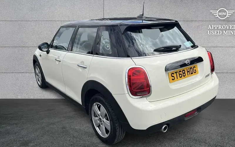 Used Mini Cooper Hatch 136 HP (100 kW) 2018 White Hatchback