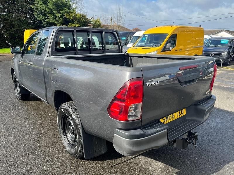 Used Toyota HiLux Active 150 HP (110 kW) 2017 Grey Pickup