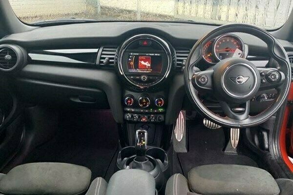 Used Mini Cooper Hatch 134 HP (98 kW) 2019 Orange Hatchback