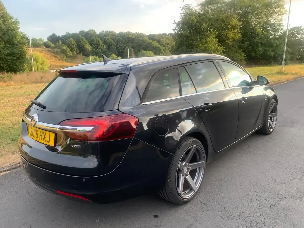 Used Vauxhall Insignia SRi 163 HP (119 kW) 2015 Black Estate