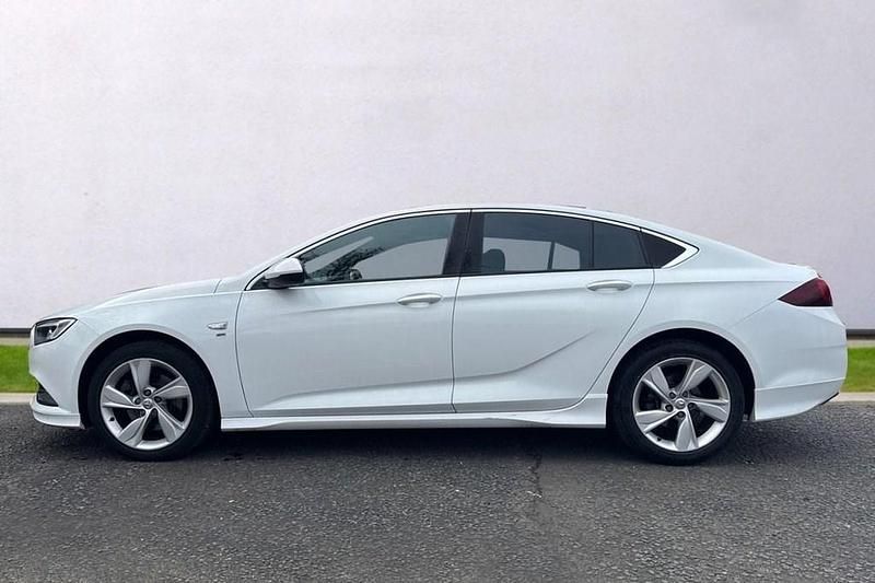 Used Vauxhall Insignia SRi 2018 White Hatchback