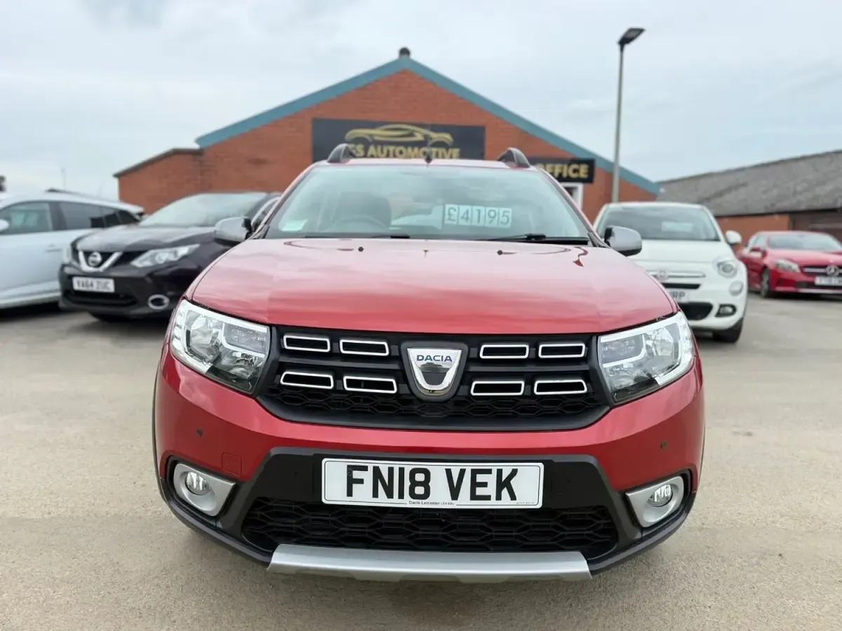Usado Dacia Sandero Lauréate 90 HP (66 kW) 2018 Vermelho Citadino