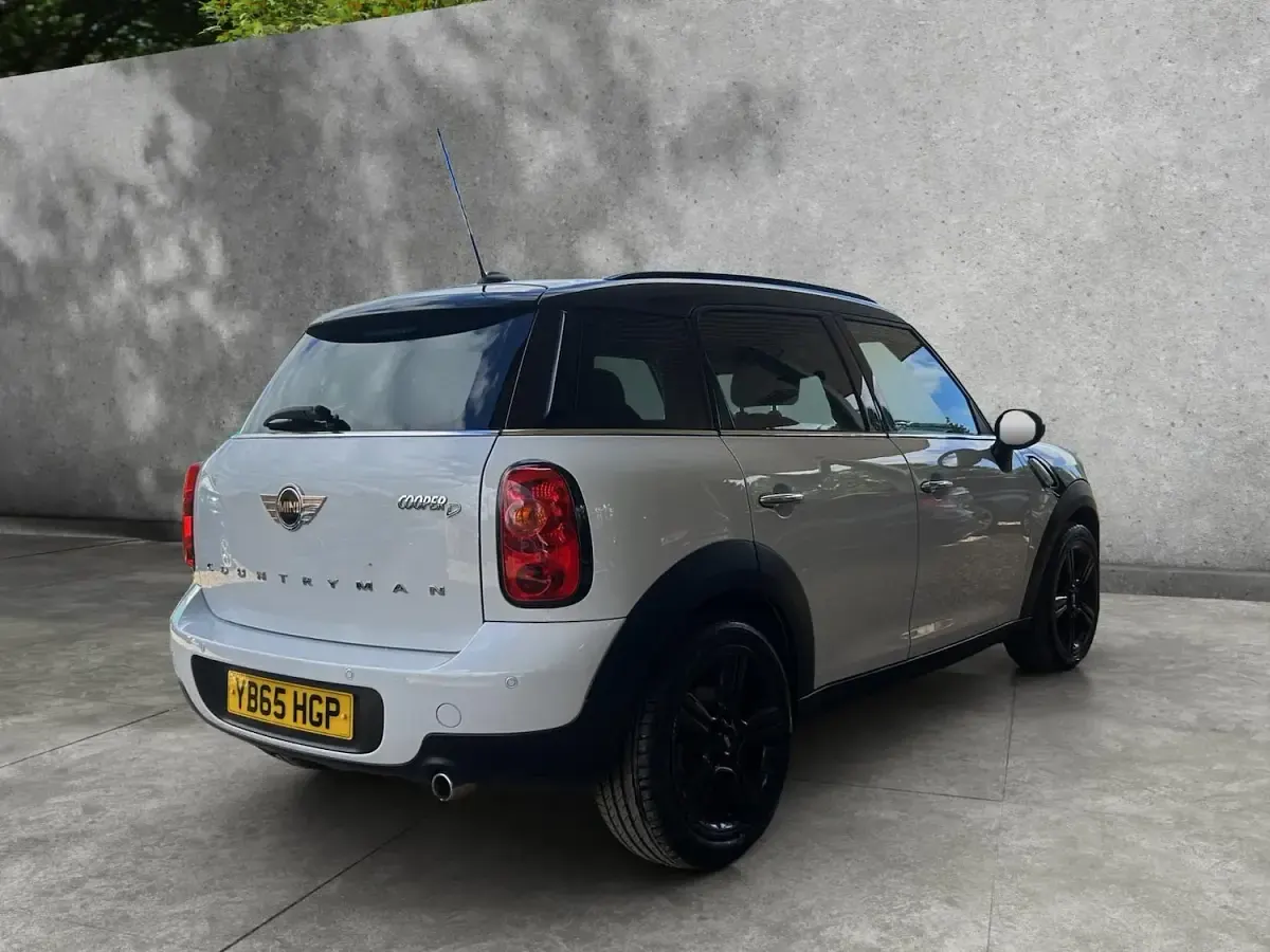 Used Mini Cooper D Countryman Business 112 HP (82 kW) 2015 White SUV