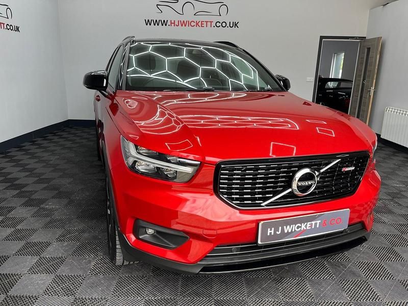 Red Used 2020 Volvo XC40 R-Design SUV | £22,995 (Fair price) - Image 1/4