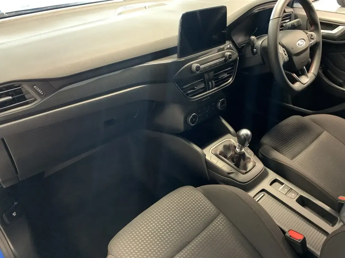 Używany Ford Focus ST-Line 120 KM (88 kW) 2021 Niebieski Hatchback