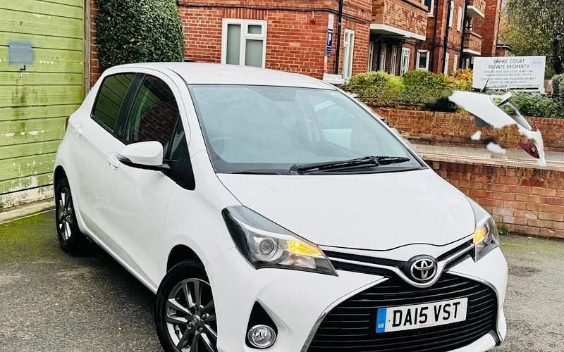 Used Toyota Yaris 99 HP (72 kW) 2016 Hatchback