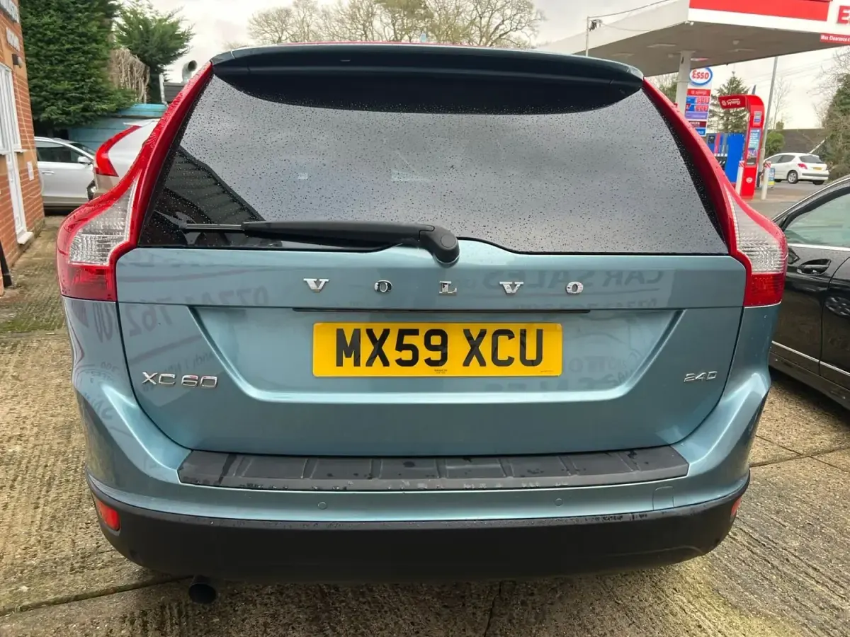 Usado Volvo XC60 SE Lux 175 HP (128 kW) 2009 Azul SUV