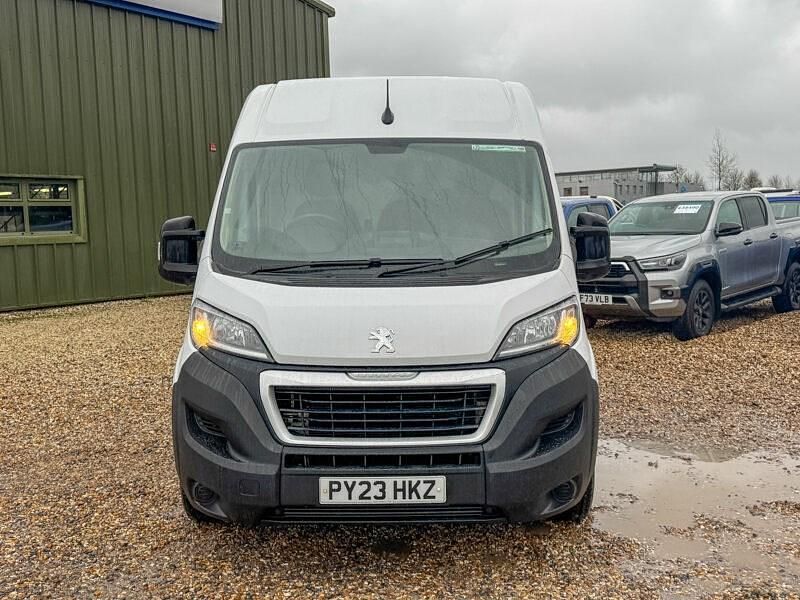 Used Peugeot Boxer Premium 140 HP (102 kW) 2023 White Van