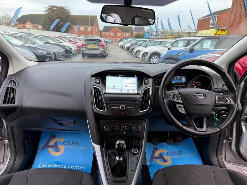 Used Ford Focus Zetec 125 HP (91 kW) 2017 Silver Hatchback