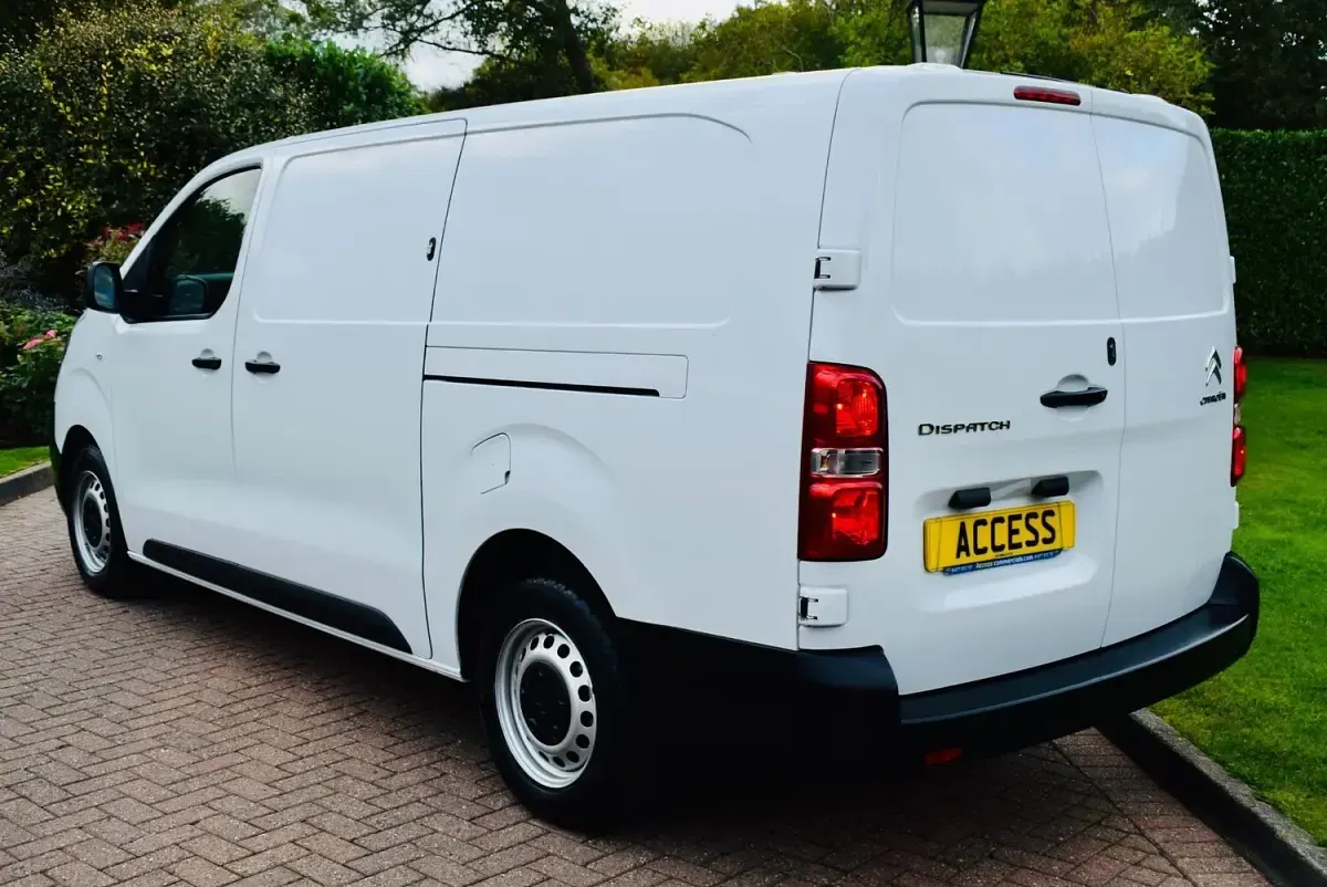 Used Citroën Dispatch 142 HP (104 kW) 2022 White MPV