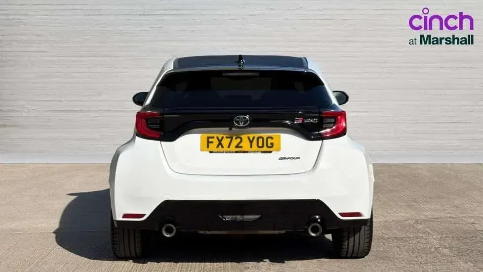 Used Toyota Yaris 257 HP (189 kW) 2022 White Hatchback
