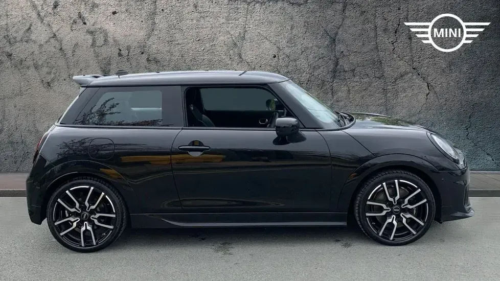 Used Mini Cooper Hatch 113 kW (154 HP) 2025 Black Hatchback