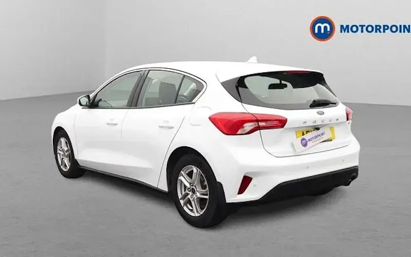 Used Ford Focus Zetec 125 HP (91 kW) 2019 White Hatchback