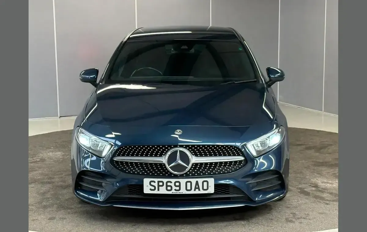 Used Mercedes A180 Executive 113 HP (83 kW) 2019 Blue Hatchback