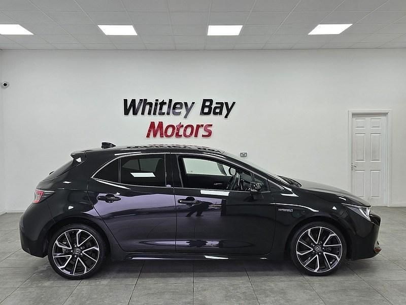 Used Toyota Corolla 122 HP (89 kW) 2020 Black Hatchback