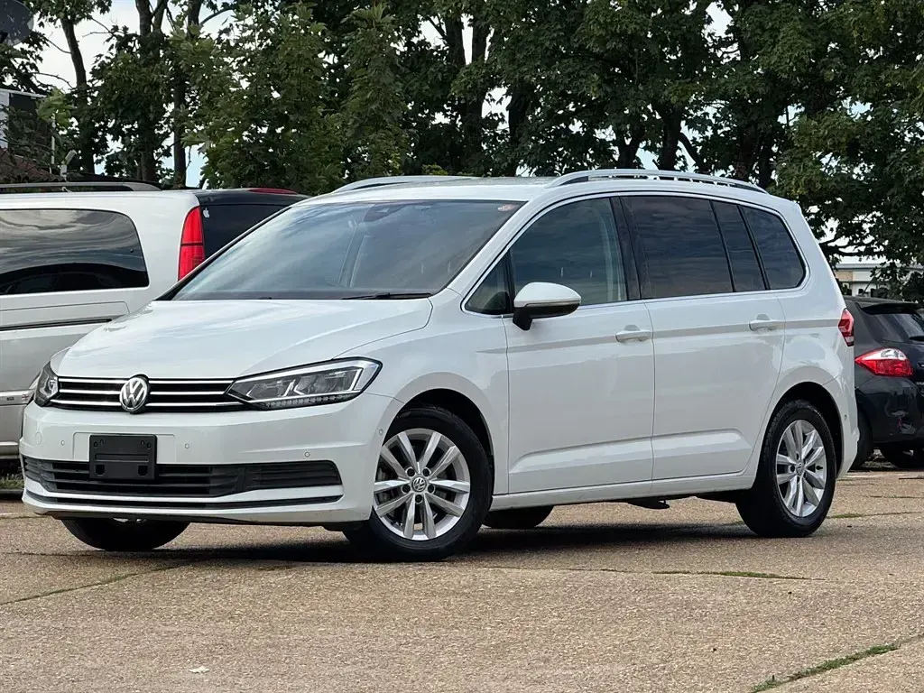 Used VW Touran Comfortline 150 HP (110 kW) 2017 White MPV