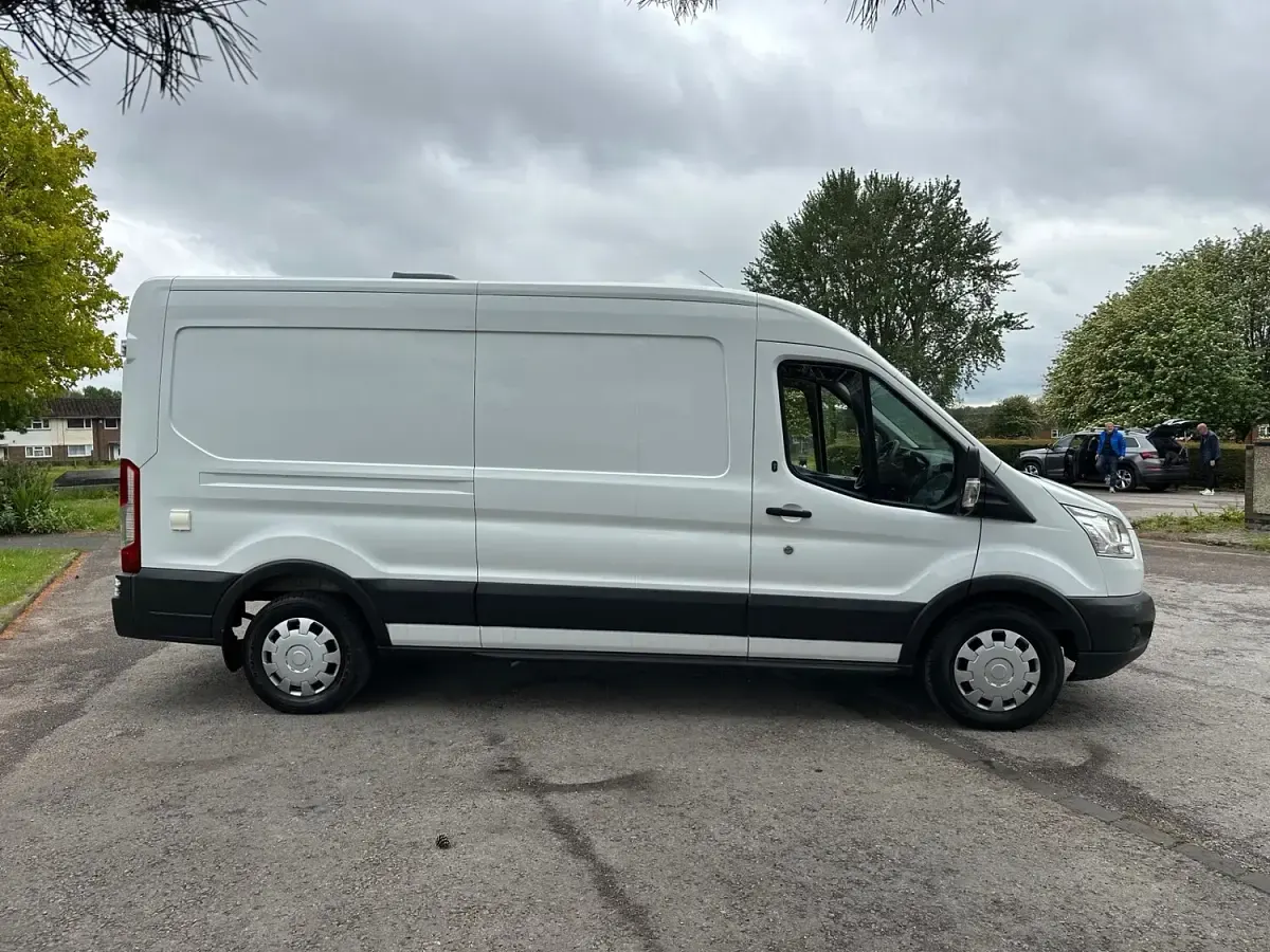 Used Ford Transit 125 HP (91 kW) 2016 White MPV