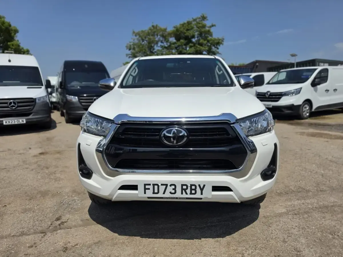 Used Toyota HiLux 150 HP (110 kW) 2023 White Pickup