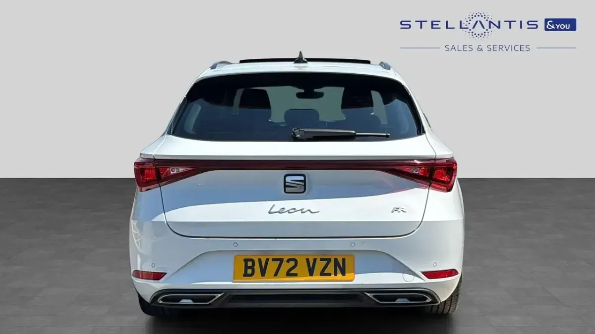 Used Seat Leon FR Sport 148 HP (108 kW) 2022 White Estate