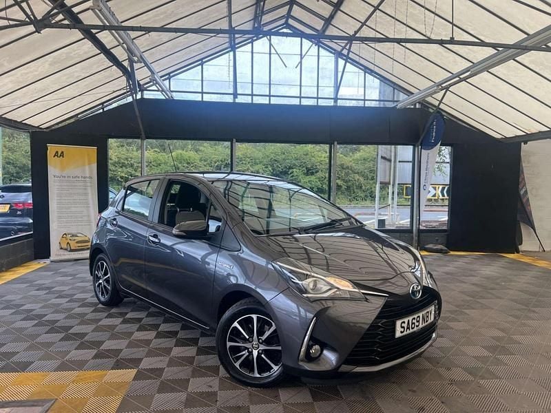 Grey Used 2019 Toyota Yaris Hybrid Hatchback | £11,700 (Good price) - Image 1/3