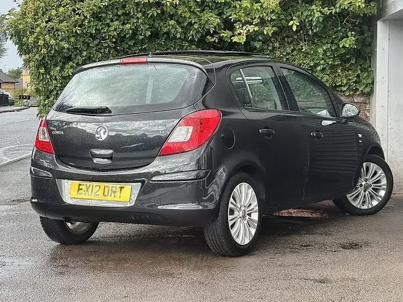 Second-hand Vauxhall Corsa 100 CP (73 kW) 2012 Negru Hatchback