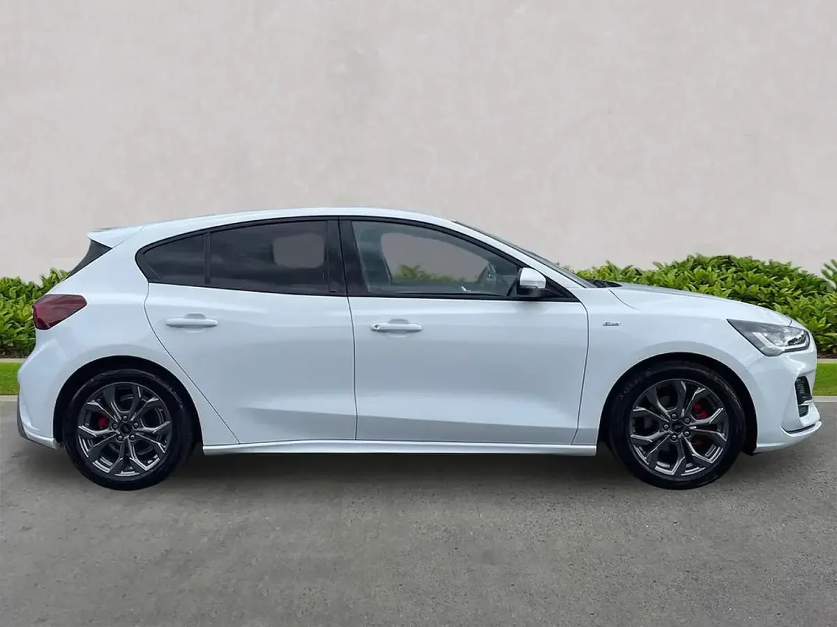 Used Ford Focus ST-Line 2024 White Hatchback