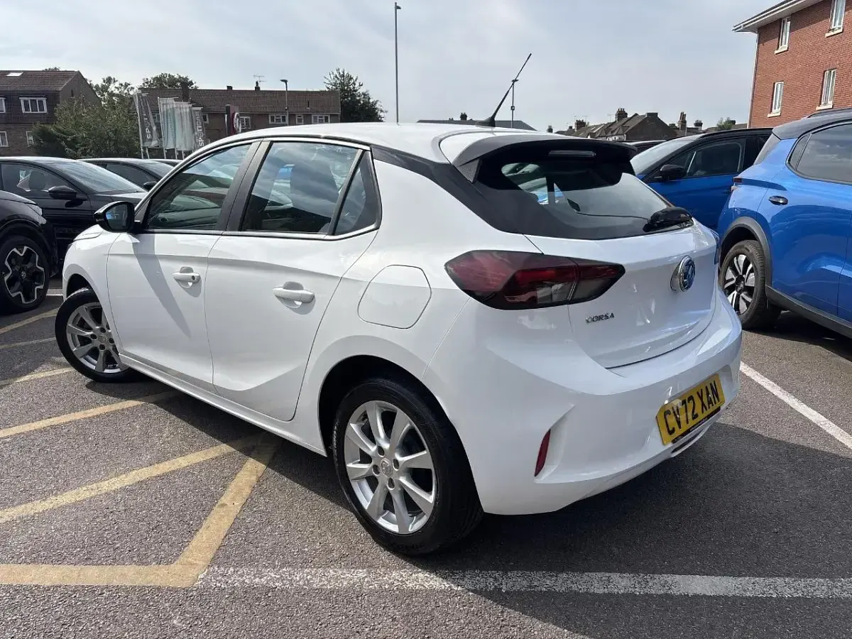 Used Vauxhall Corsa Design Edition 74 HP (54 kW) 2022 White Hatchback