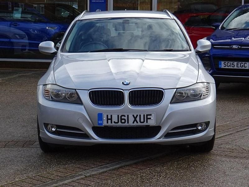Used BMW 318 Exclusive 2011 Silver Estate