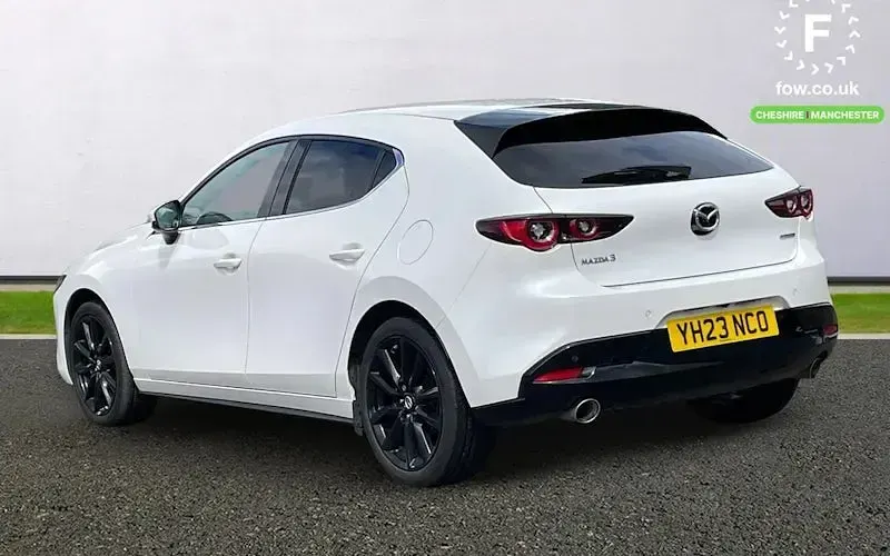Used Mazda 3 Inclusive 186 HP (136 kW) 2022 White Hatchback