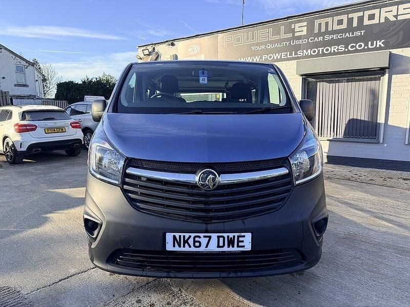 Second-hand Vauxhall Vivaro 95 CP (69 kW) 2017 Albastru Monovolum
