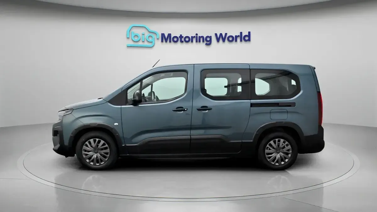 Used Peugeot e-Rifter Allure 100 kW (136 HP) 2025 Blue MPV