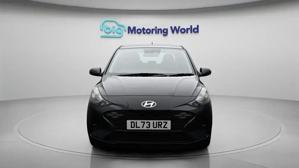 Used Hyundai i10 Advanced 67 HP (49 kW) 2023 Grey Hatchback