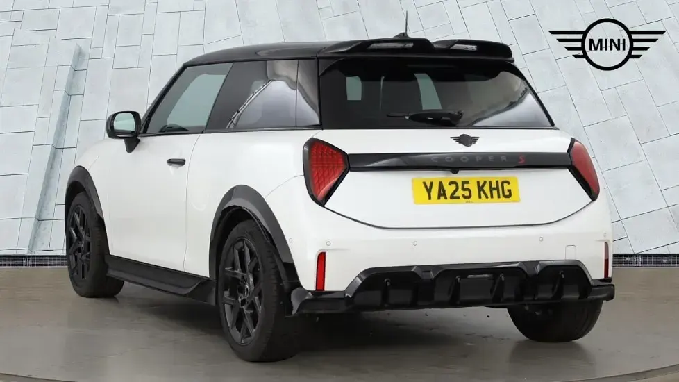 Used Mini Cooper S Hatch 201 HP (147 kW) 2025 White Hatchback