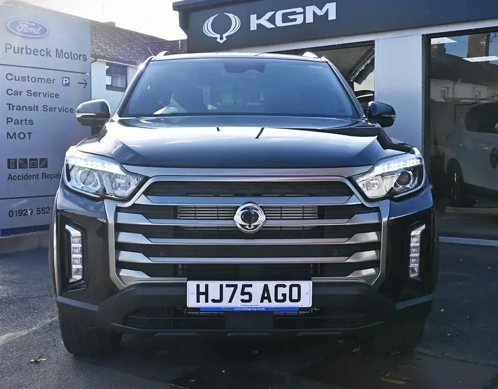 New KGM Musso 199 HP (146 kW) 2025 Black Pickup