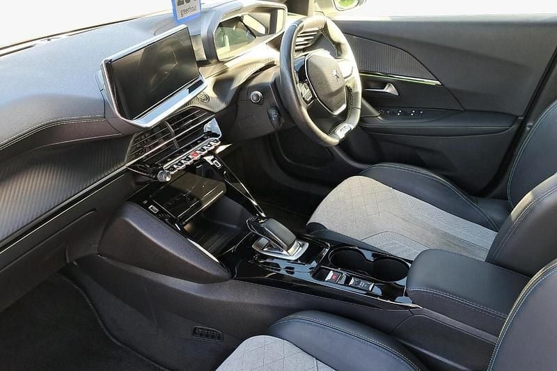 White Used 2021 Peugeot e-2008 Premium SUV | £14,716 (Fair price) - Image 1/4