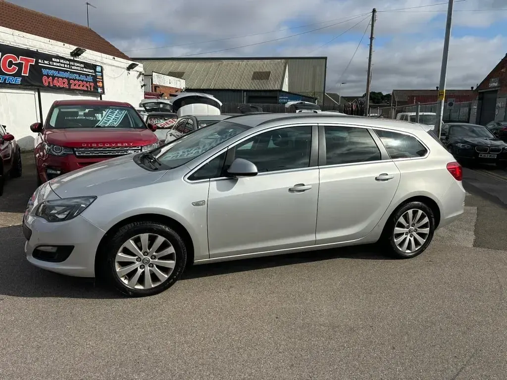Used Vauxhall Astra S 136 HP (100 kW) 2014 Silver Estate