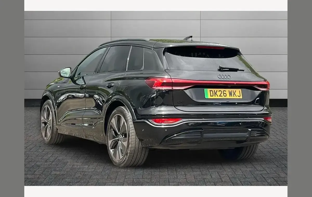 New Audi Q6 e-tron Comfort 185 kW (252 HP) 2026 Black SUV