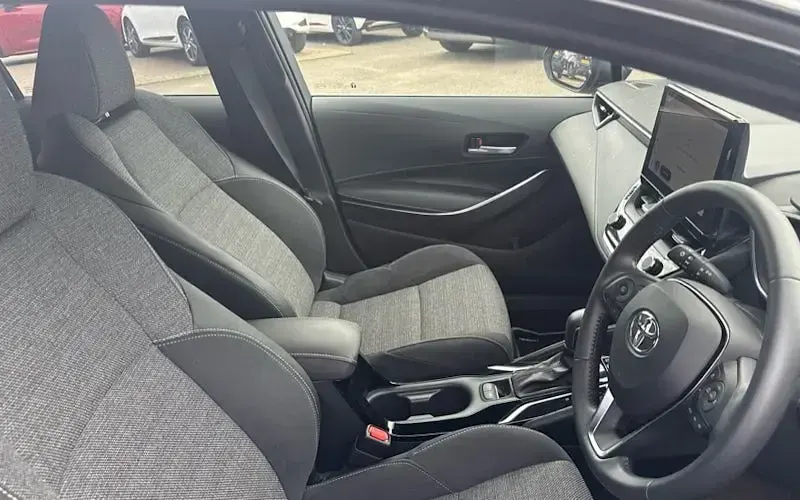 Used Toyota Corolla Design 140 HP (102 kW) 2025 Grey Estate