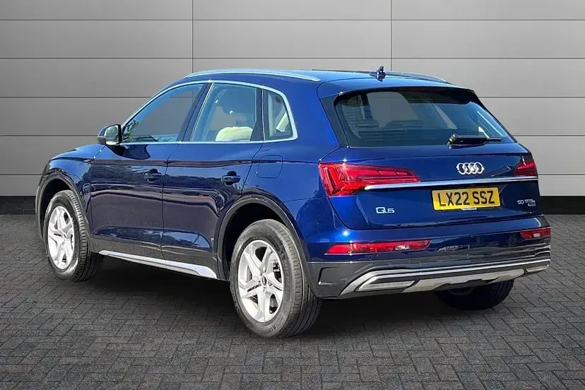 Used Audi Q5 Sport 299 HP (219 kW) 2022 Navarra blue SUV
