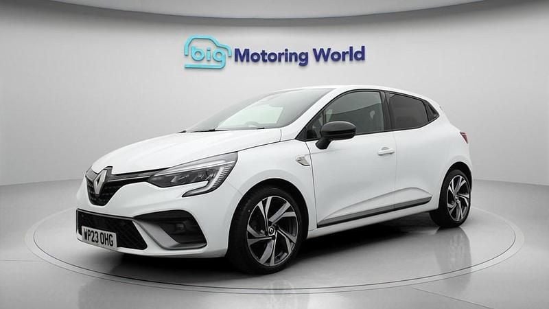 Used Renault Clio V RS Line 90 HP (66 kW) 2023 White Hatchback