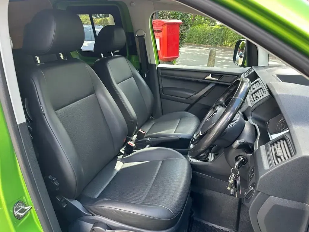 Used VW Caddy Maxi 148 HP (108 kW) 2018 Green MPV